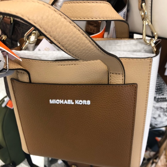 Brand name Handbags - Picture 13 of 16